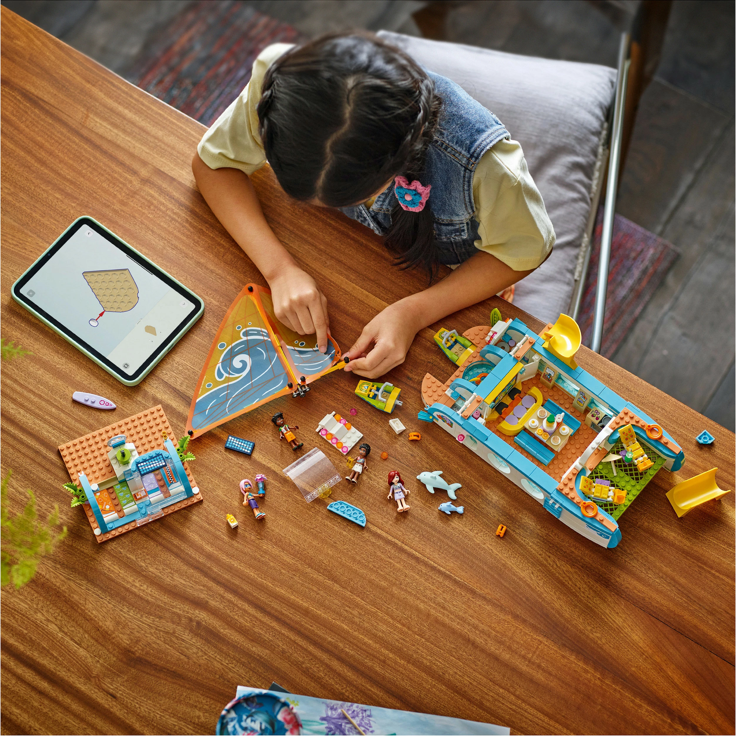 Set ndërtimi LEGO Friends 42664 Travel Boat Adventure, 685 pjesë, 8+, shumëngjyrësh