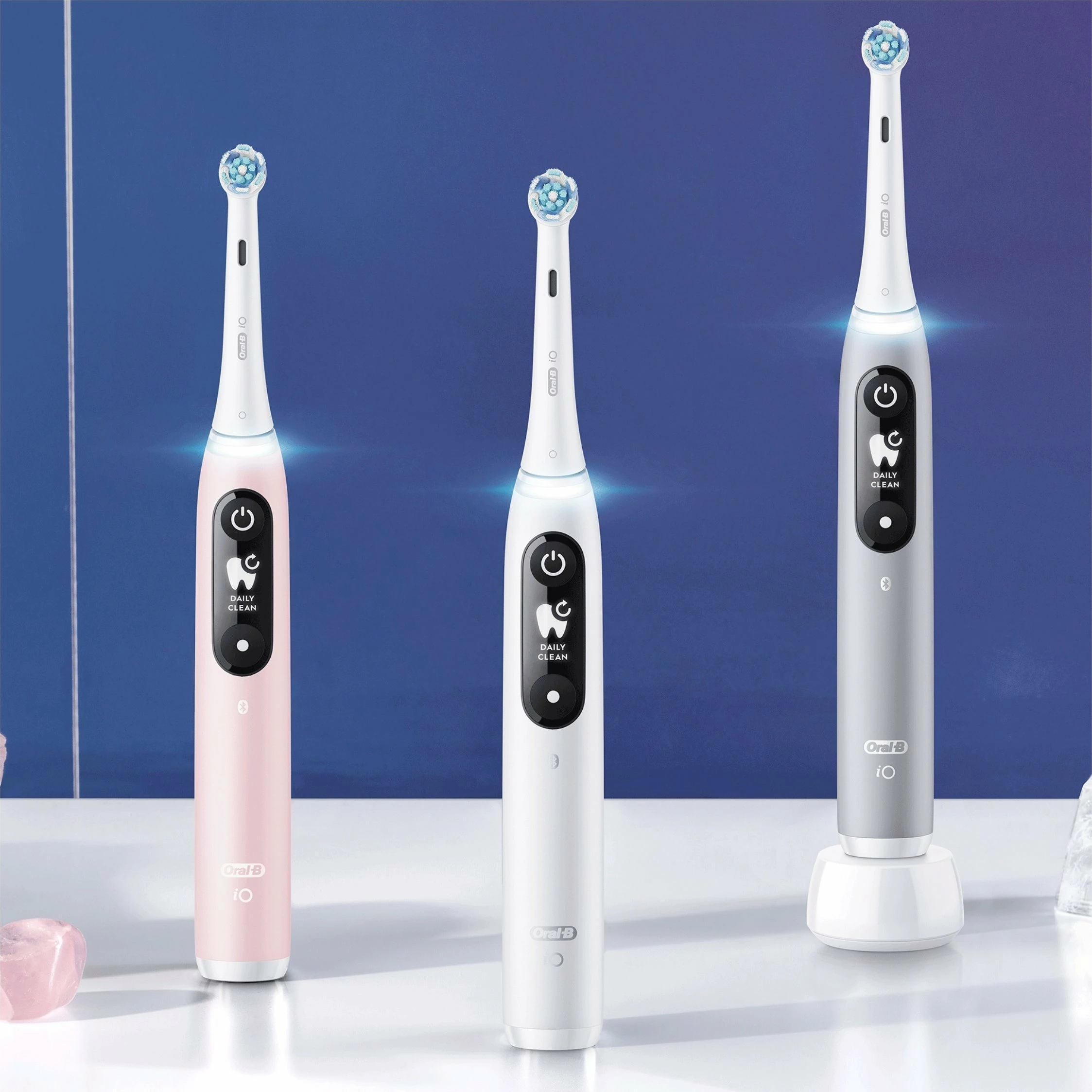 Furçë dhëmbësh elektrike Oral-B iO Series 6, 5 mënyra, OLED, me sensor presioni, me aplikacion, set 1 kokë + stacion karikimi + kuti udhëtimi, e bardhë