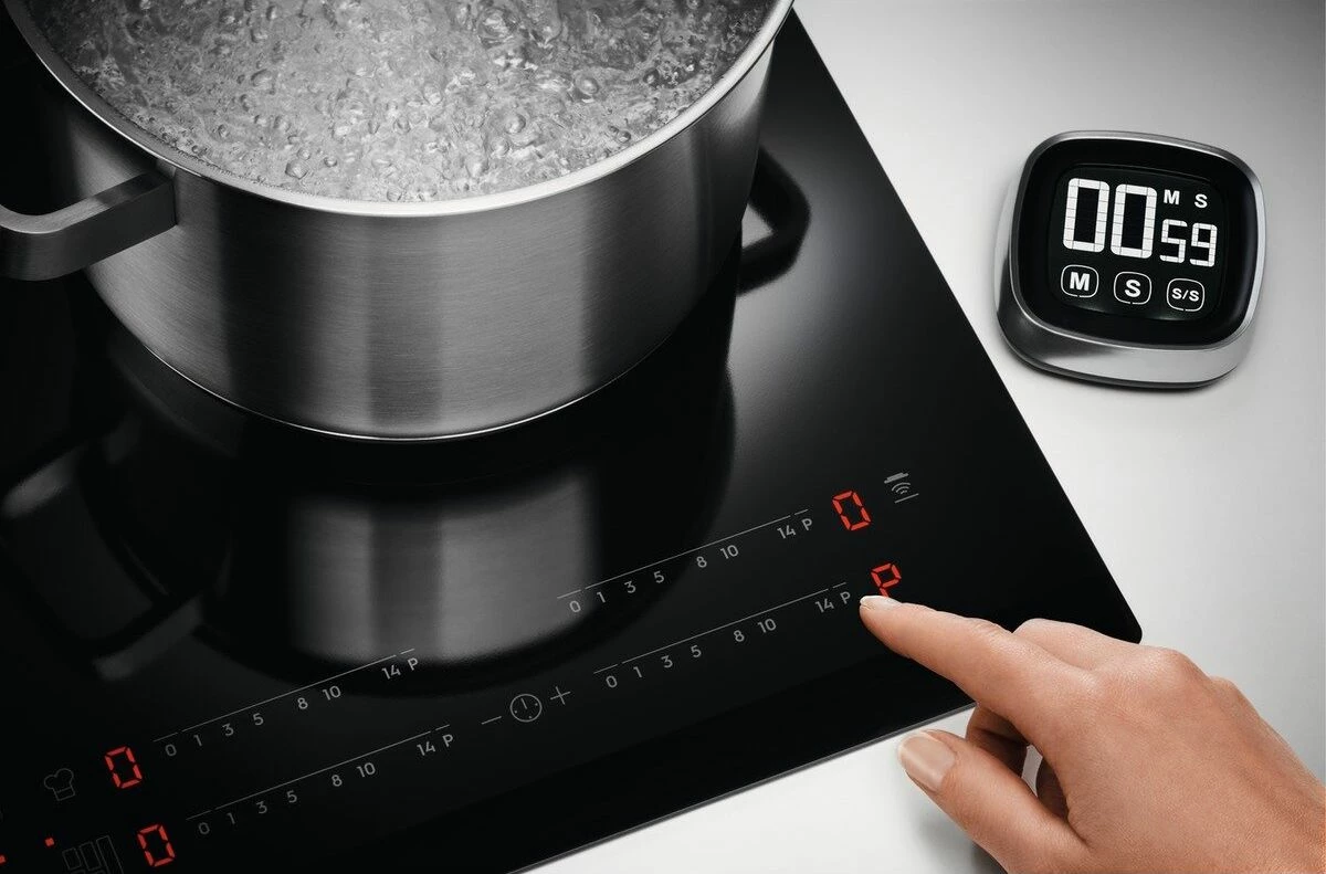 Pllakë induksioni Electrolux LIT30230C, 2 zona, 29 cm, 3.65 kW, e zezë