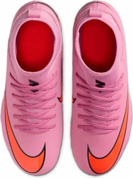Atlete futbolli Nike për fëmijë