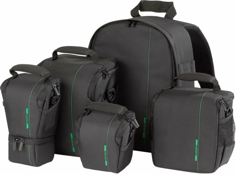 Çantë shpine për kamerë RivaCase 7460, për DSLR me lente të montuar + 1-2 lente, ndarje të rregullueshme, rezistente ndaj ujit, e zezë