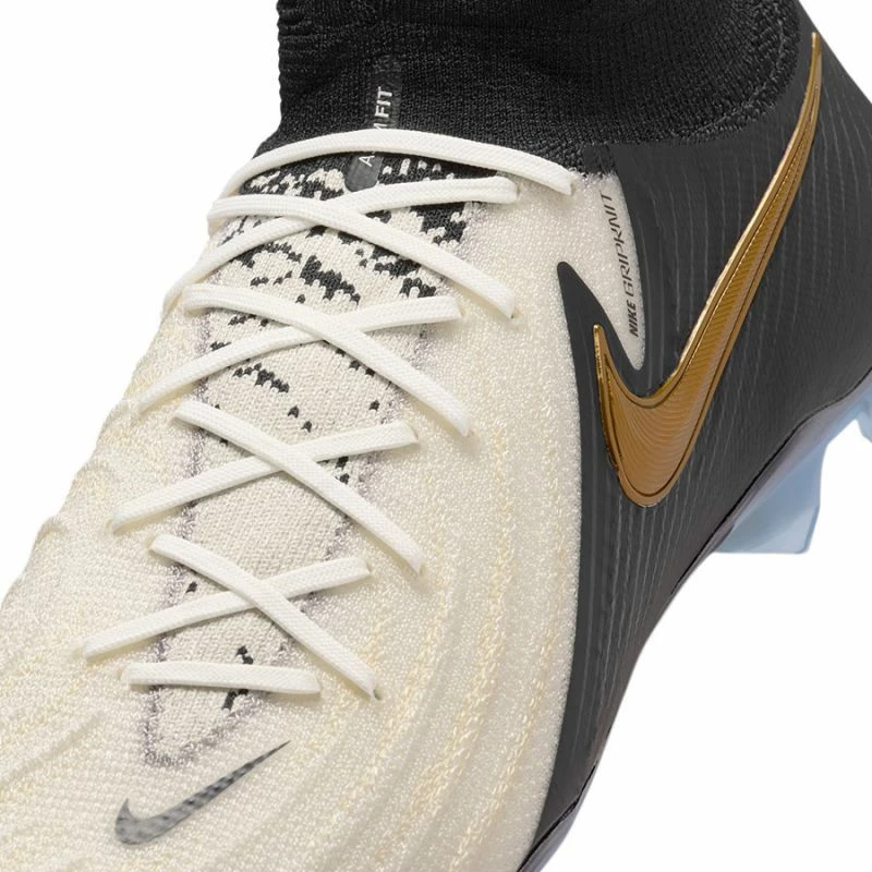 Atlete futbolli Nike për meshkuj, të bardha e të zeza