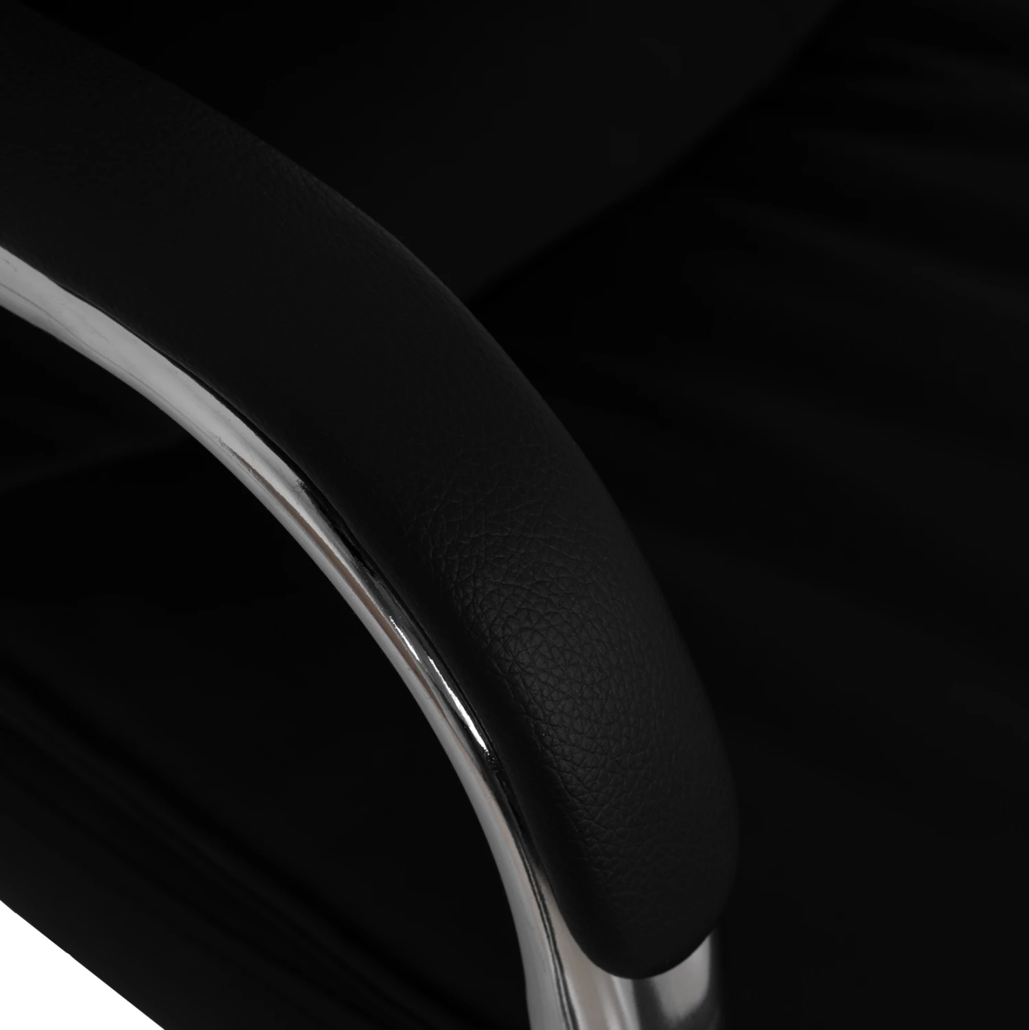 Karrige menaxheri për zyre, ngjyrë e zezë, bazë kromi, FH1044.11, 55.5x65x111 cm