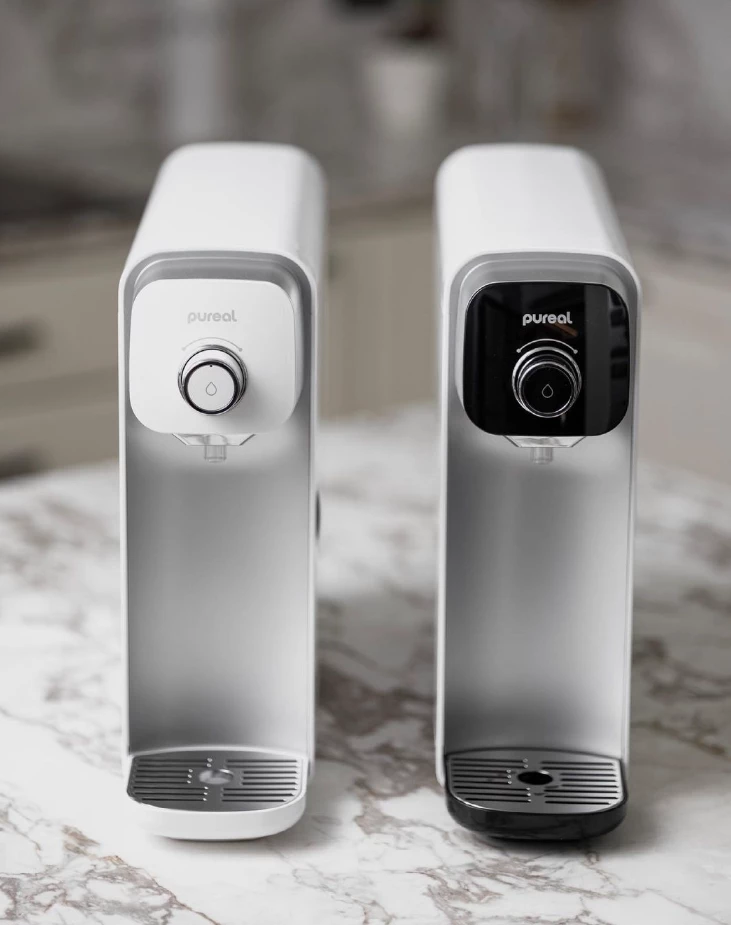 Filtrues i ujit të pijshëm mbi lavaman Pureal, i bardhë