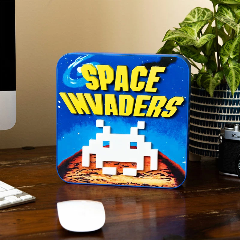 Lampë 3D Numskull Space Invaders, me micro-USB ose 3x AA, për tavolinë ose montim në mur