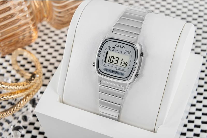 Orë dore digjitale femra CASIO LA670WEA-7EF, argjendtë, me kuti