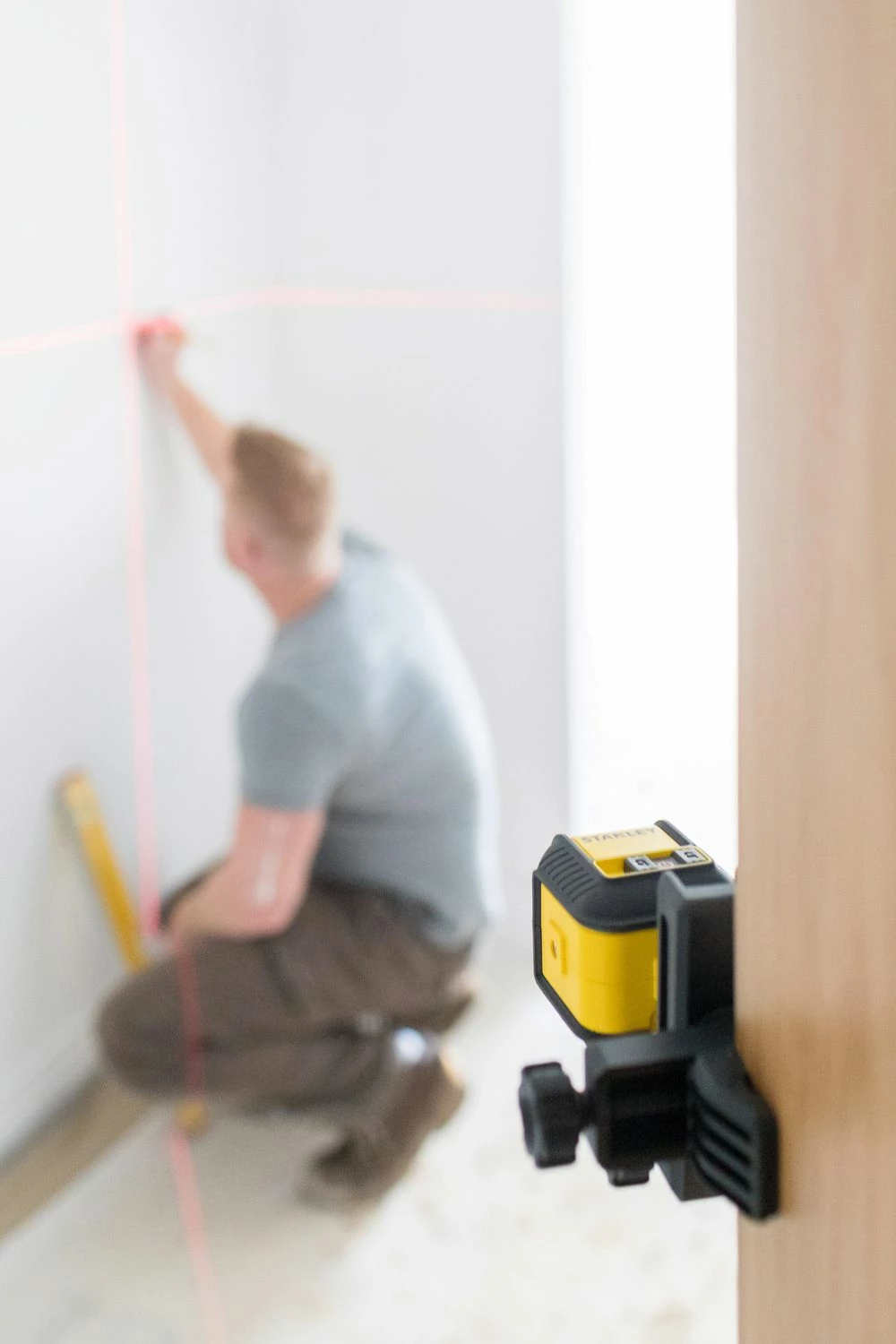 Laser nivelues kryq Stanley Cubix STHT77498-1 12 m, i kuq, me bateri