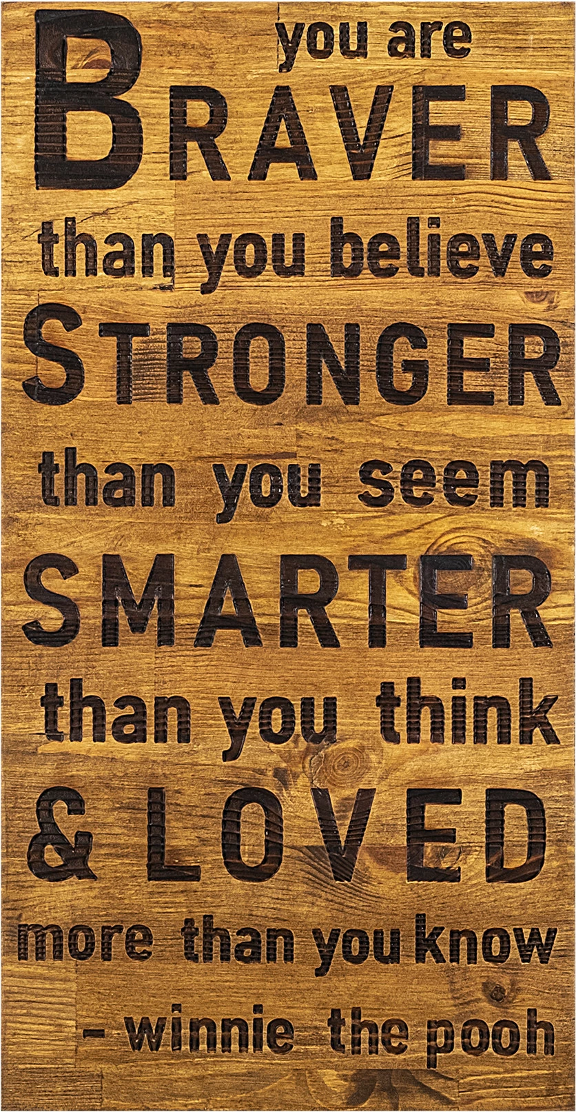 Aksesori dekorativ prej druri për mur, Wallity, Braver Stronger Smarter Loved, ngjyrë arre dhe e zezë, 30x3x58cm