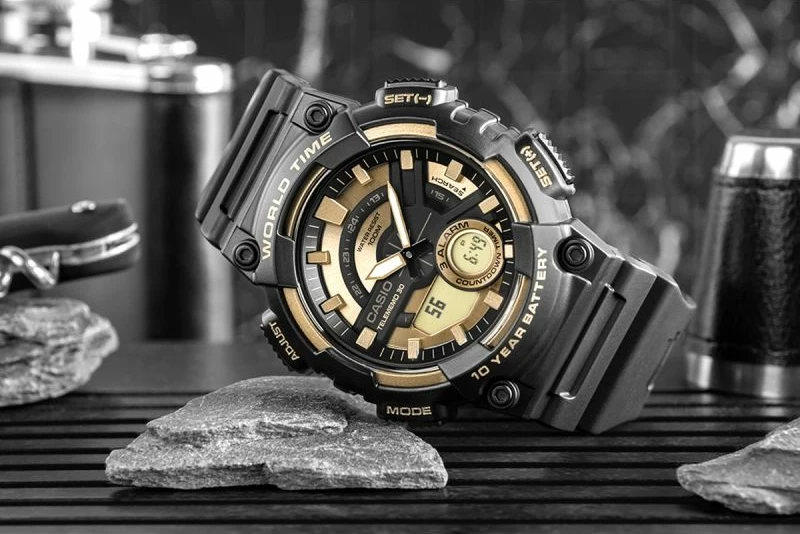 Orë dore për meshkuj CASIO, e zezë