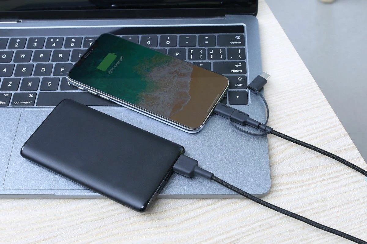 Kabllo USB Aukey CB-BAL5 1.2 m 3-në-1 USB-A në USB-C/Micro USB/Lightning, e zezë