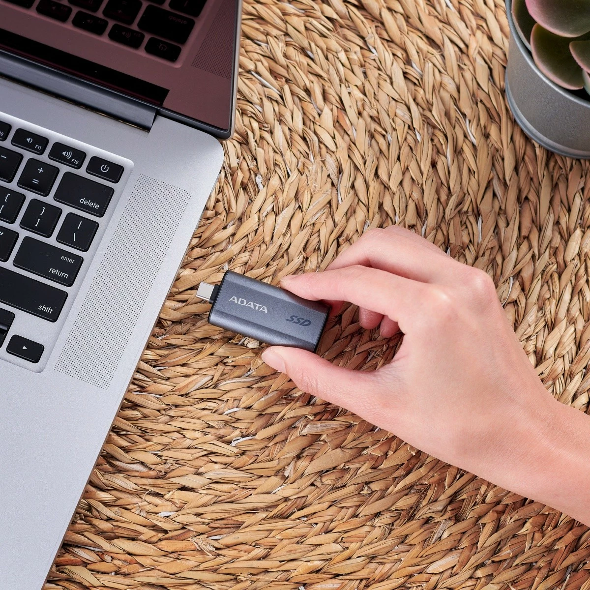 SSD i jashtëm Adata SC750, 1000 GB, USB 3.2, Titanium