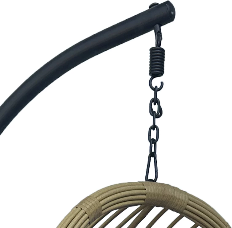 Karrige lëkundëse Cungo me bazë metalike të zezë - rattan bezhë me jastëkë të zinj 125x105x195cm