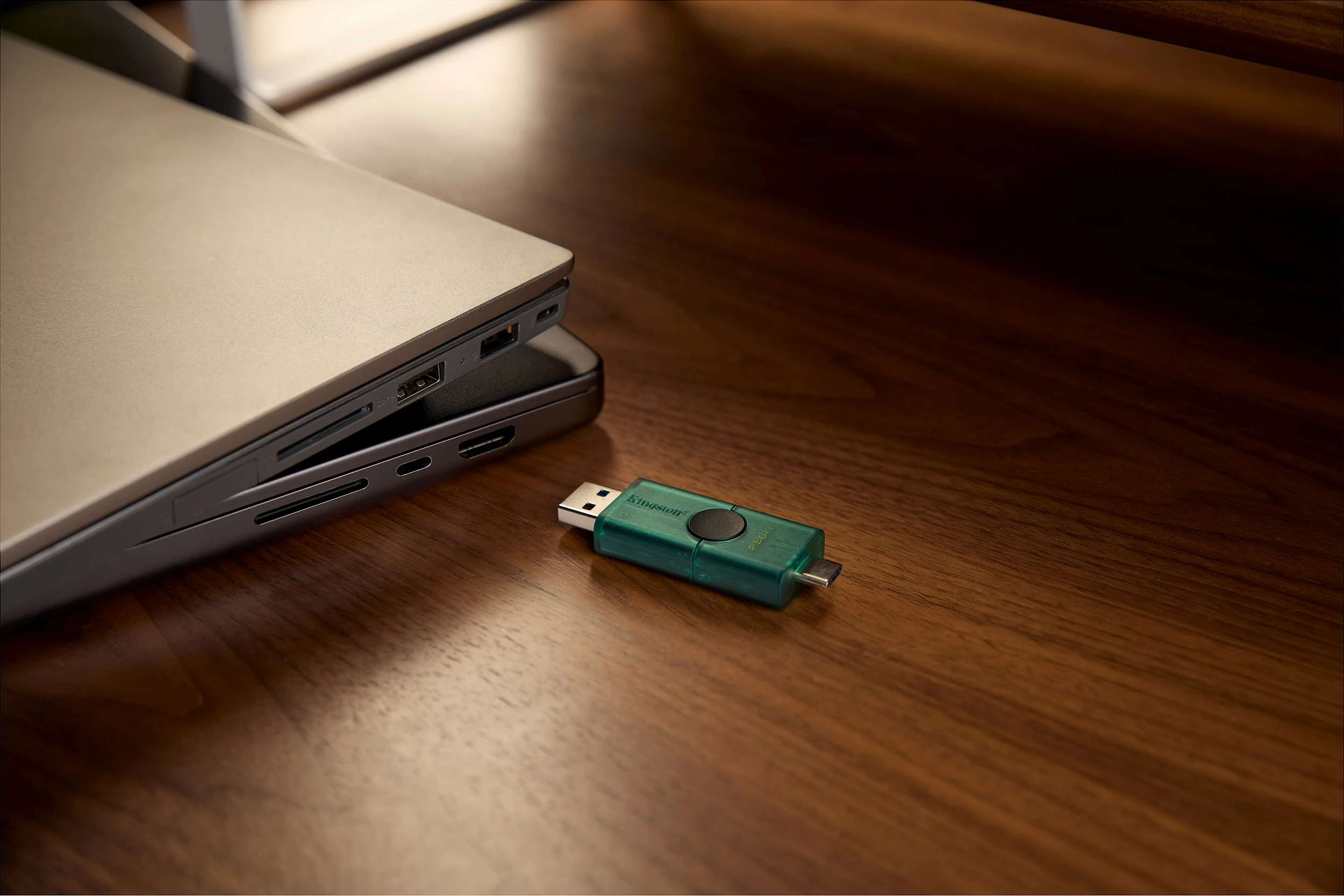 USB fleškë Kingston DataTraveler DuoG2 128GB, USB-A/USB-C, USB 3.2 Gen 1, zi/gjelbër