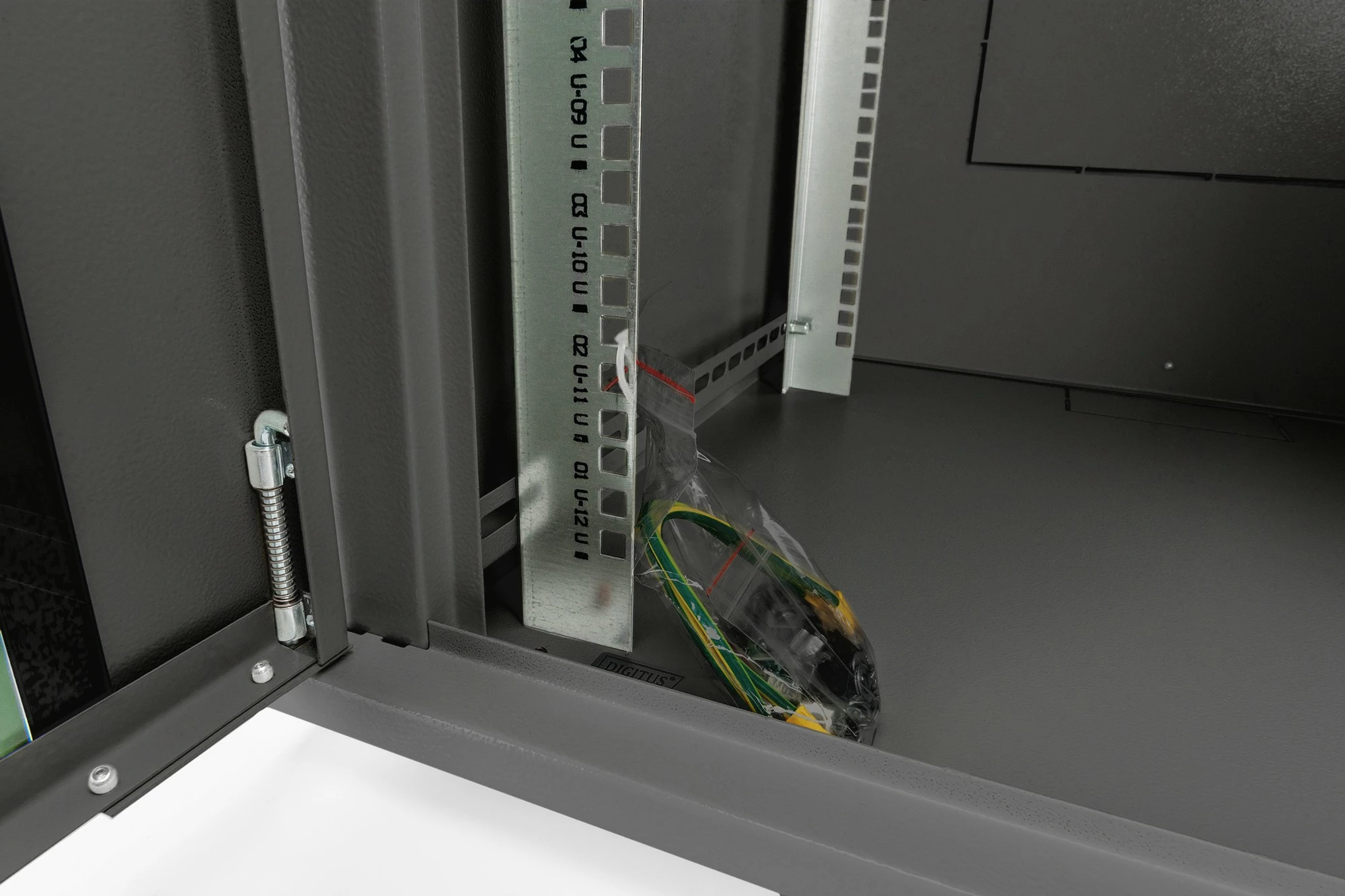 Kasë muri Digitus Dynamic 7HE 385x600x600mm, e zezë