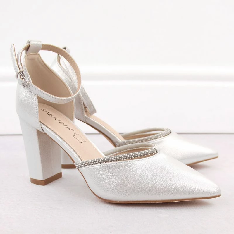 Sandale të mbyllura për femra Sabatina, bezhë