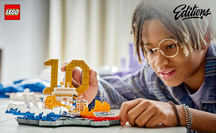 Set ndërtimi LEGO Editions 43013 Kylian Mbappé – Football Highlights, 490 copë, multikolor