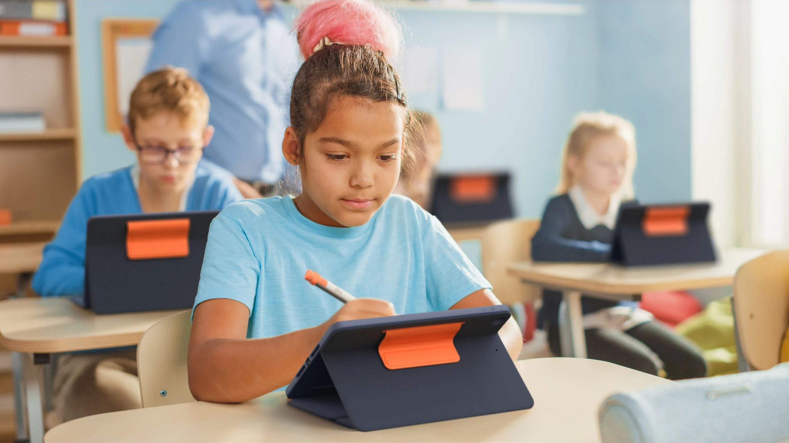 Mbështjellës me tastierë Logitech Rugged Combo 3 për iPad Gen 7/8, classic blue