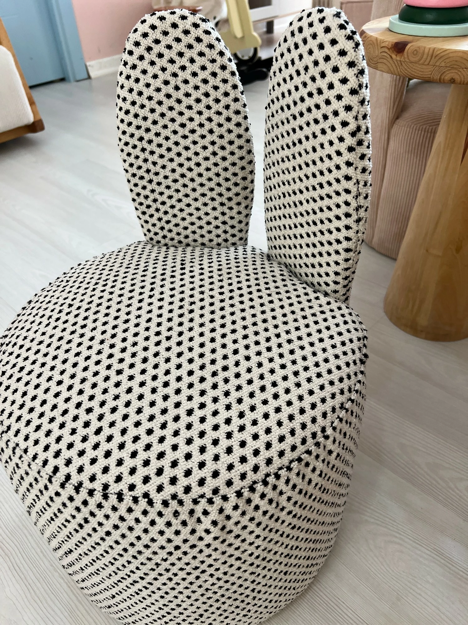 Karrige me krahë Atelier del Sofa, Bunny - Puantiye, e zezë dhe e bardhë