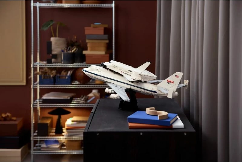 Set LEGO Icons për të rritur, Shuttle Carrier