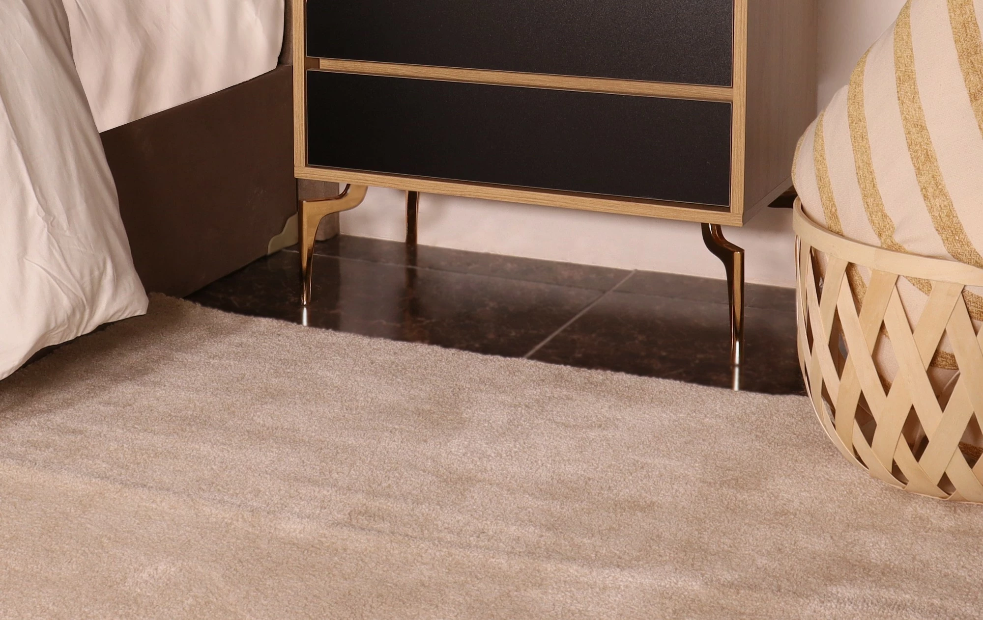 Komodë moderne, ngjyrë lis dhe e zezë, Skye Decor YUNA, 70x40x86 cm