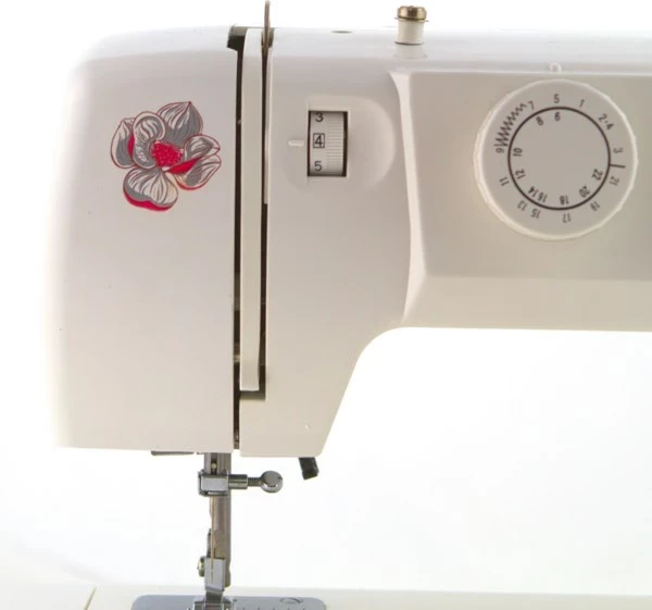 Makine qepëse Łucznik Karina 910, e bardhë