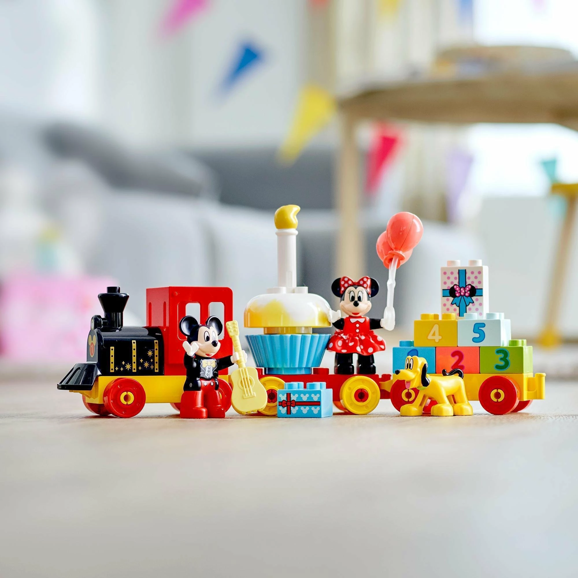 Set LEGO DUPLO Disney tren ditëlindjeje Mickey Mouse & Minnie Mouse 10941, 22 pjesë