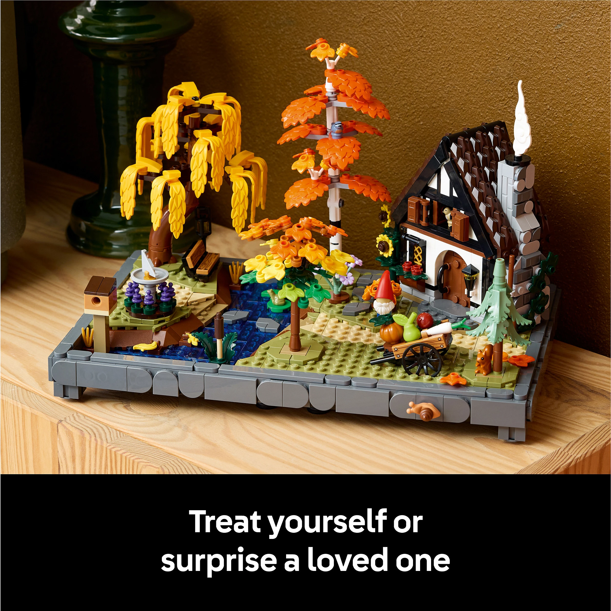 Set ndërtimi LEGO Icons Autumn Cottage Garden 11372, 1102 copë, 18+, multikolor
