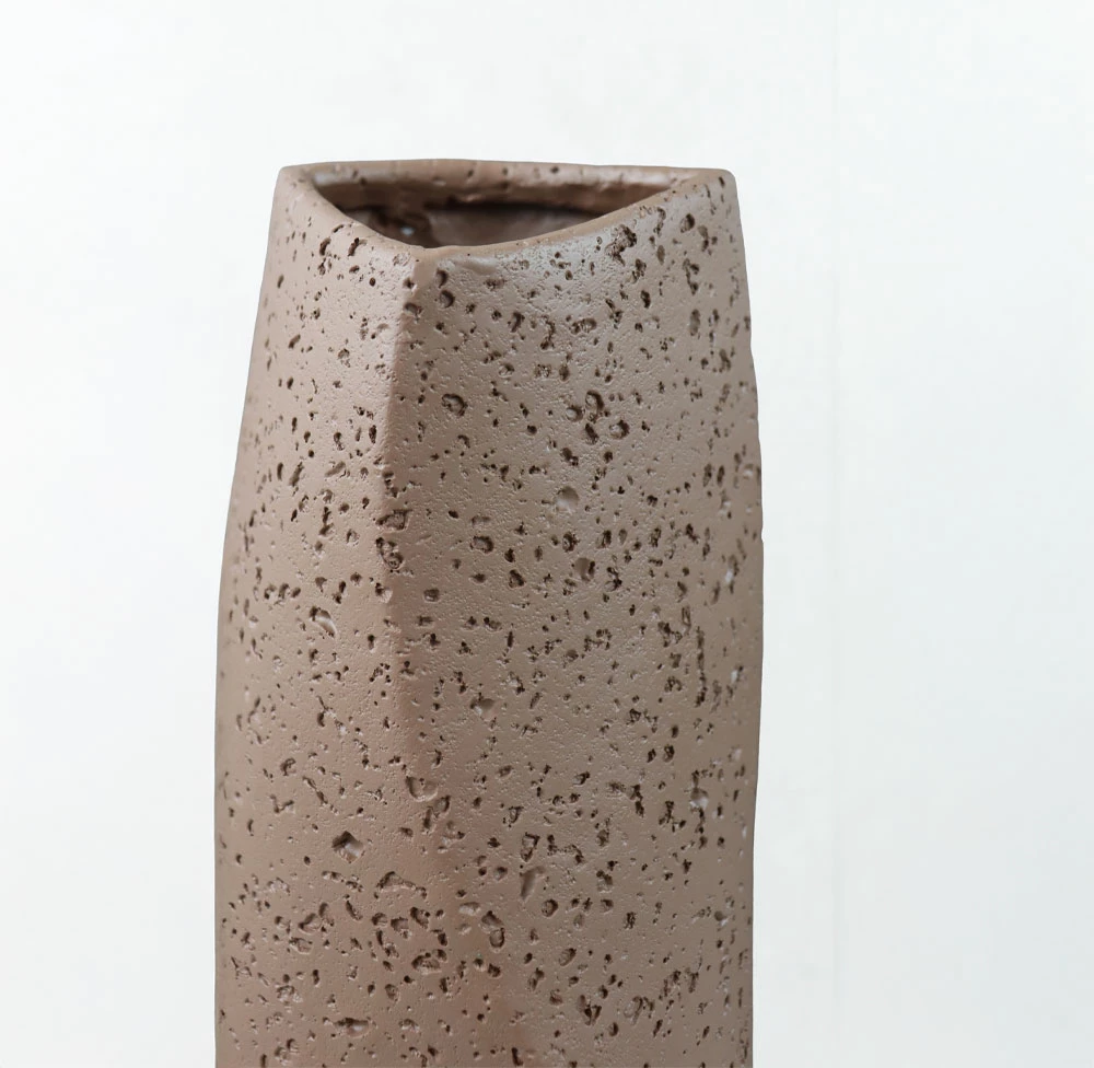 Vazo dekorative VOID I, ngjyrë kafe, 16.5x14.5x39cm, rrëshirë