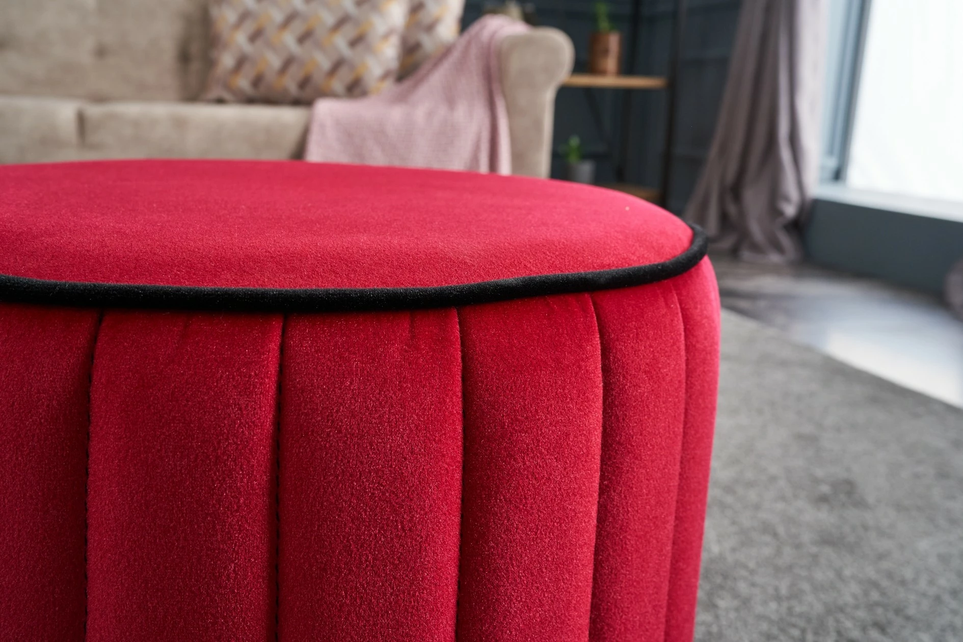 Puf Lindy, kadife e kuqe, Atelier del Sofa