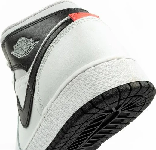 Atlete për femra Nike Air Jordan 1, të bardha të zeza