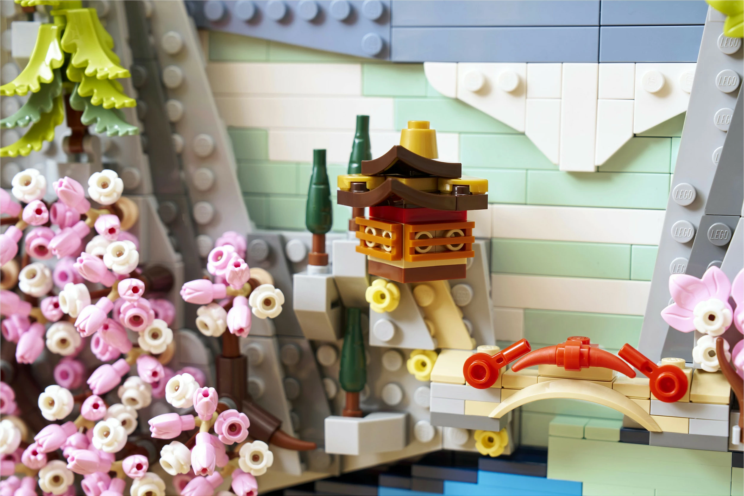 Set ndërtimi LEGO Art 31218 Japanese Cherry Blossom Landscape, 1892 copë, dekor muri 3D, Multikolor
