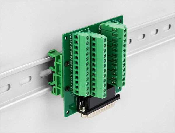 Adapter DeLOCK D-Sub HD 44-pin femër në bllok terminal për DIN shinë, jeshile