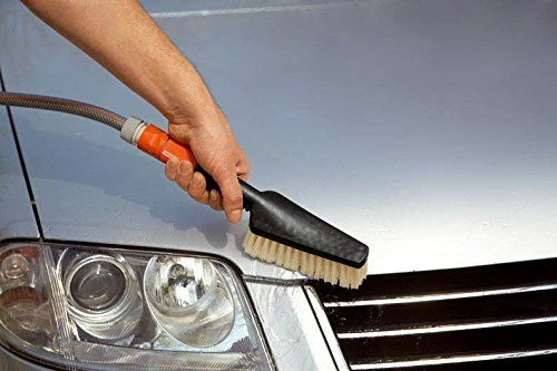 Furçë dore Gardena 987, e vogël, me lidhje uji, e zezë/portokalli