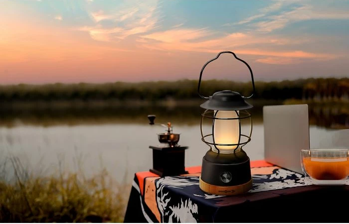 fener kampingu BRUNNER Lamparina 0720068N, LED 120 lm, bateri rikarikueshme 4000 mAh, e zezë/natyrale (bambu)