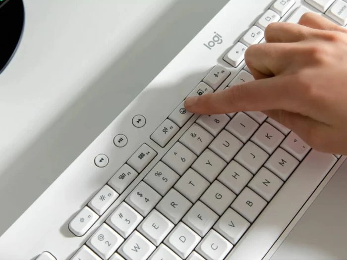 Tastierë wireless Logitech Signature K650 920-010977, Logi Bolt/Bluetooth, me mbështetëse dore, layout SLO, bardhë