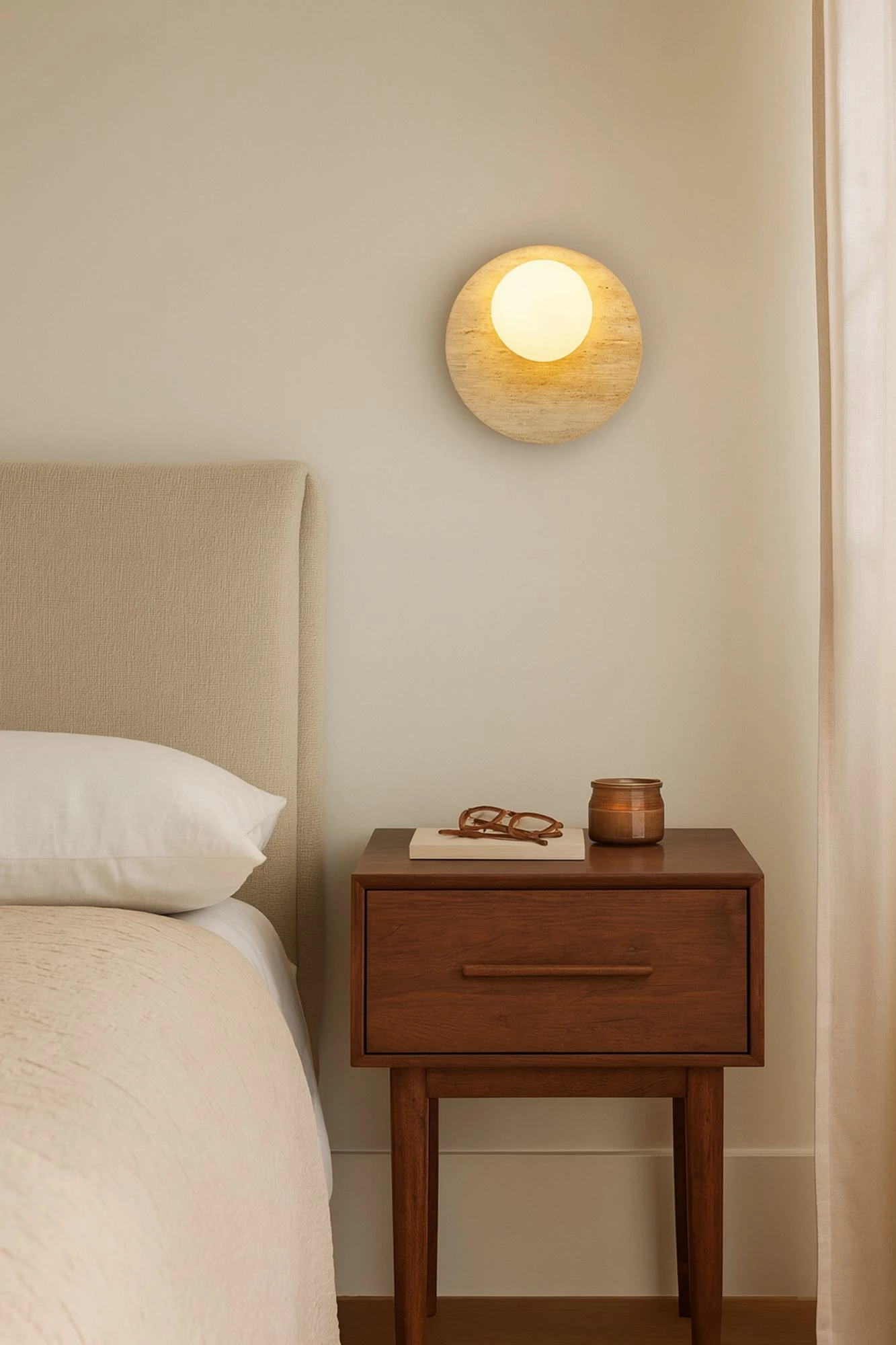 Llambë muri Opviq, pamje Tor-Look, trup travertini, kapak qelqi, bezhë/bardhë