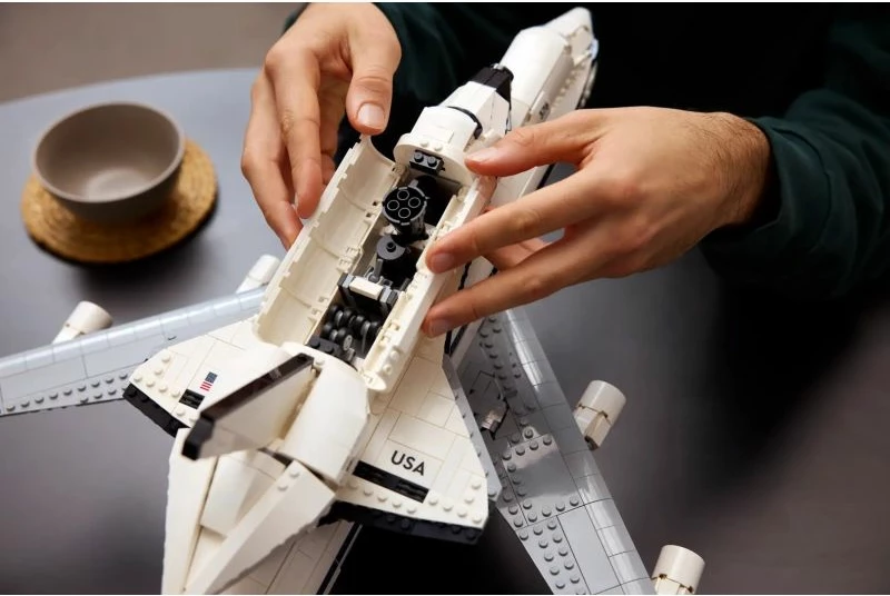Set LEGO Icons për të rritur, Shuttle Carrier