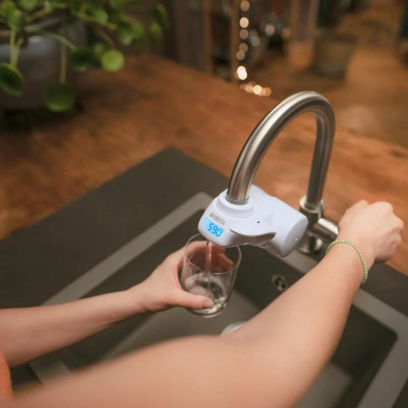 Filtru uji për rubinet BRITA ON TAP Pro V-MF (CU CE2), i bardhë