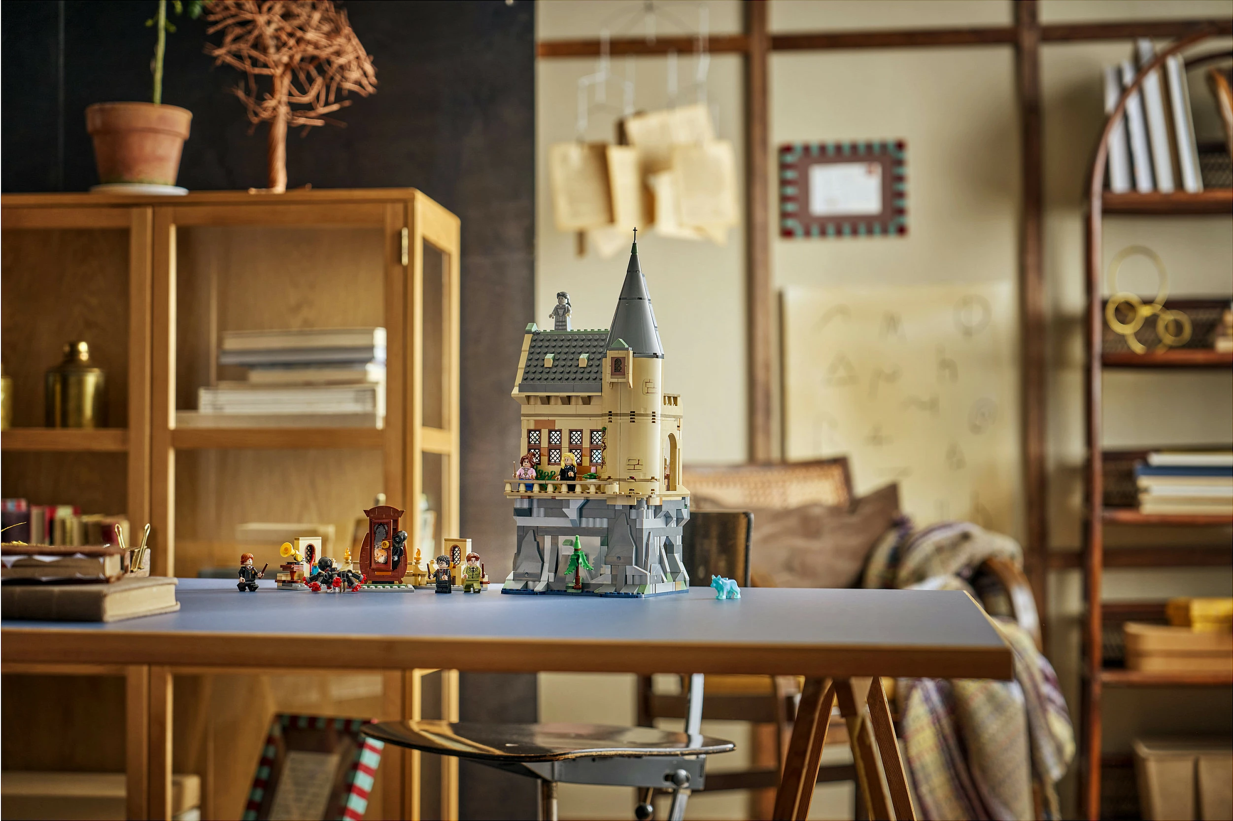 Set ndërtimi LEGO Harry Potter Hogwarts Castle 76463, 907 copë, 7 minifigura, shumëngjyrësh