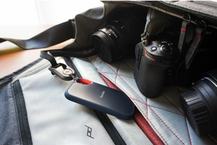 SSD ekstern portativ SanDisk Extreme SDSSDE61-8T00-G25 8TB NVMe USB-C USB 3.2 Gen 2 IP65, i zi, set me kabllo USB‑C dhe adapter USB‑A