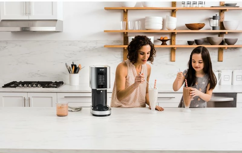 Makineri akullore Ninja NC300EU 470 ml, 7 programe, 3 enë, e zezë/argjendtë