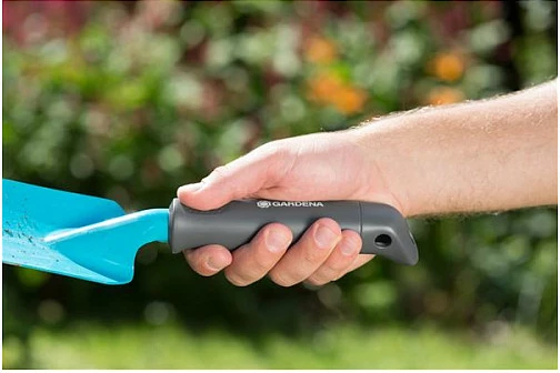 Lopatë e vogël kopshti Gardena Pflanzkelle, teh metalik, dorezë ergonomike, blu/zezë