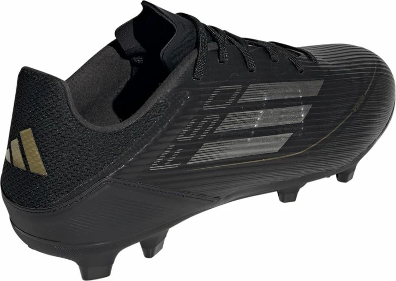 Atlete futbolli adidas, të zeza [Madhësia: 45 1/3] [Gjinia: Meshkuj] [Gjinia: Vajza]