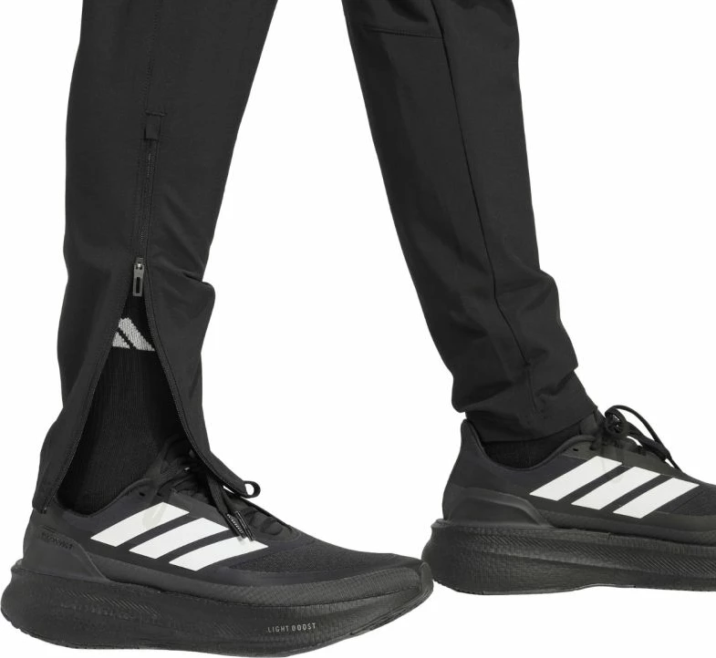 Pantallona sportive meshkuj adidas Tiro 26 Travel Woven JM5541, të zeza