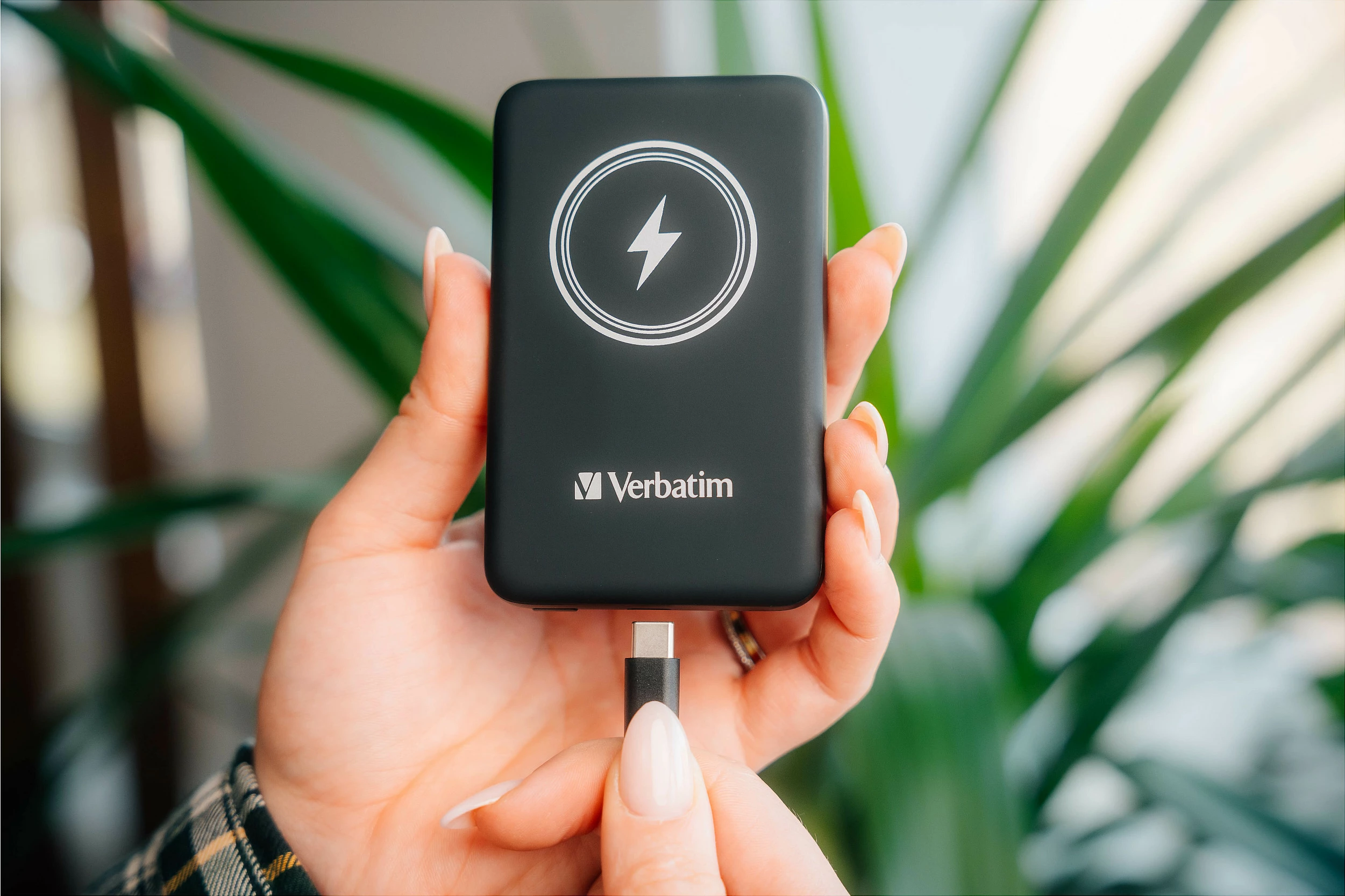 Power bank Verbatim Charge 'n' Go Magnetic 10000mAh, wireless 15W, USB-C PD 20W, i zi